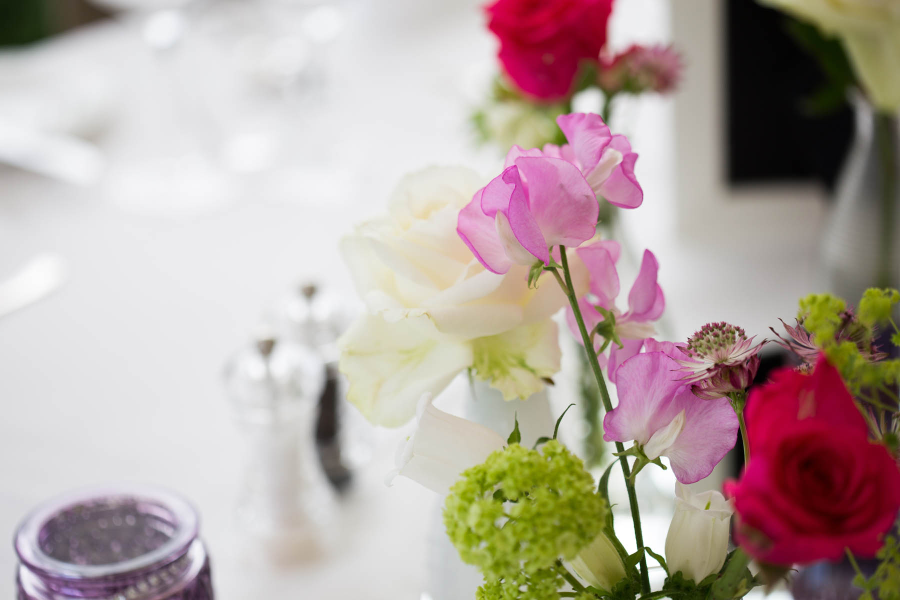 welche Blumen für die Hochzeit am Tisch